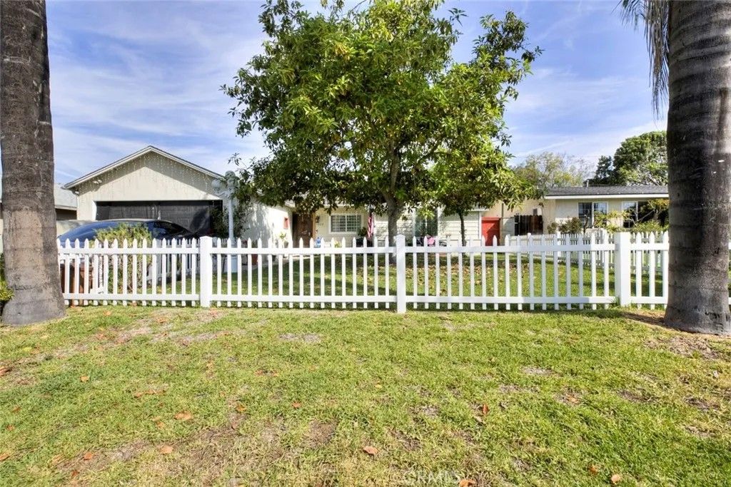 Photo of 1029 E Galatea St, Azusa, CA 91702 (MLS # GD26068312)