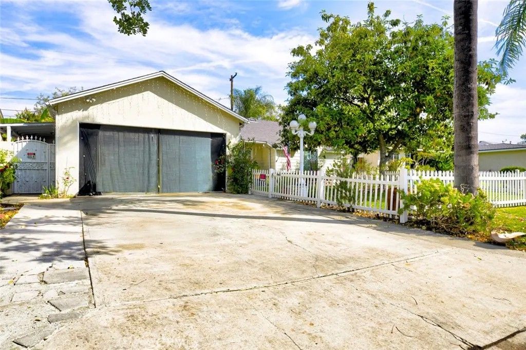 Photo of 1029 E Galatea St, Azusa, CA 91702 (MLS # GD26068312)