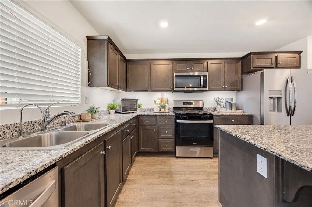 Photo of 872 Canopy Ln, San Jacinto, CA 92583 (MLS # PW26061474)