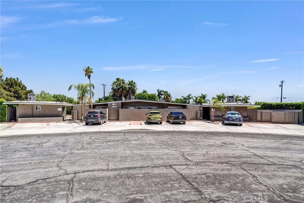 2200 E Sahara Road