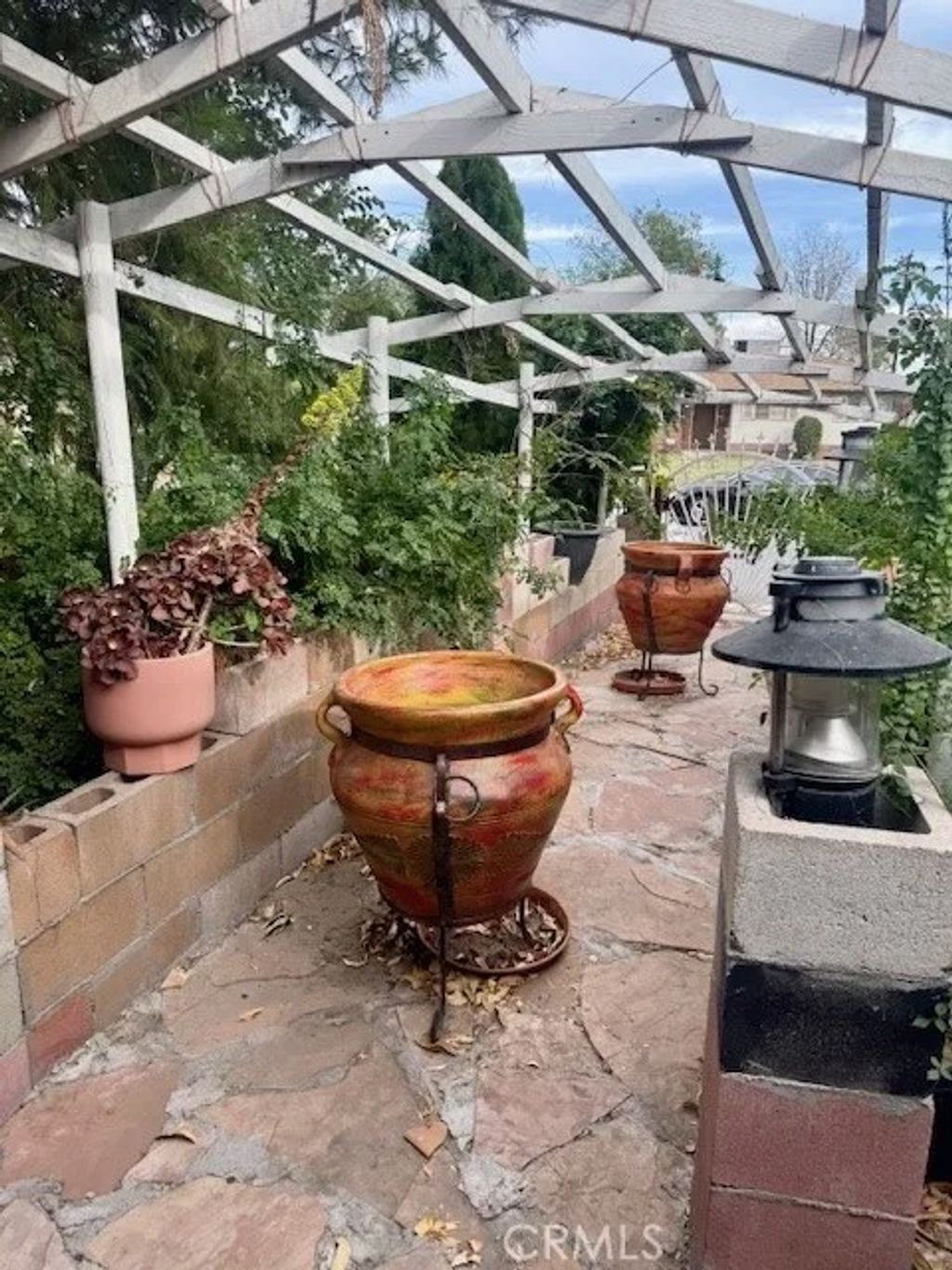 Photo of 932 N Encina Ave, Rialto, CA 92376 (MLS # CV26026766)