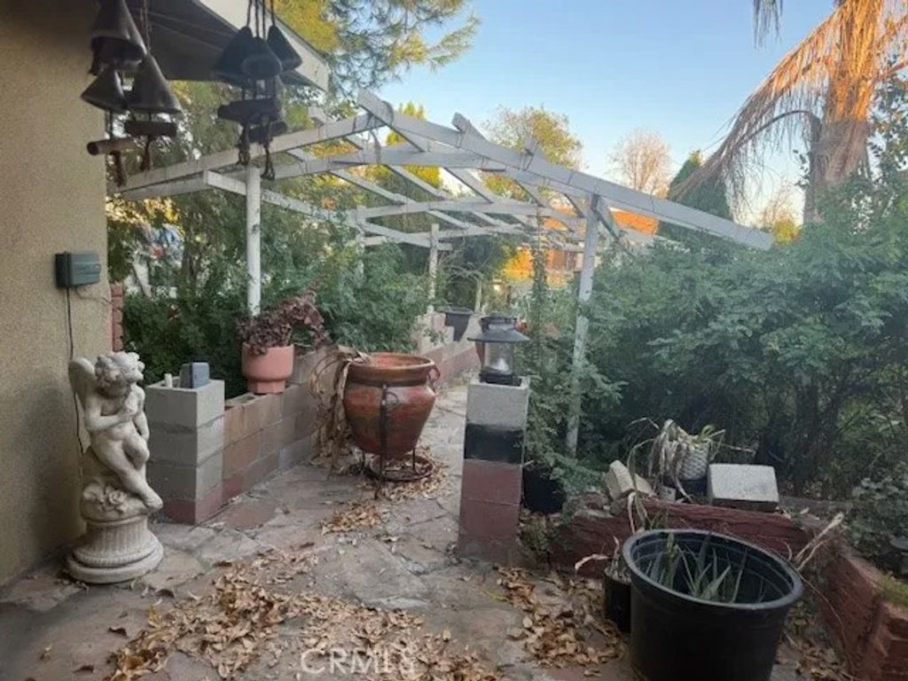 Photo of 932 N Encina Ave, Rialto, CA 92376 (MLS # CV26026766)