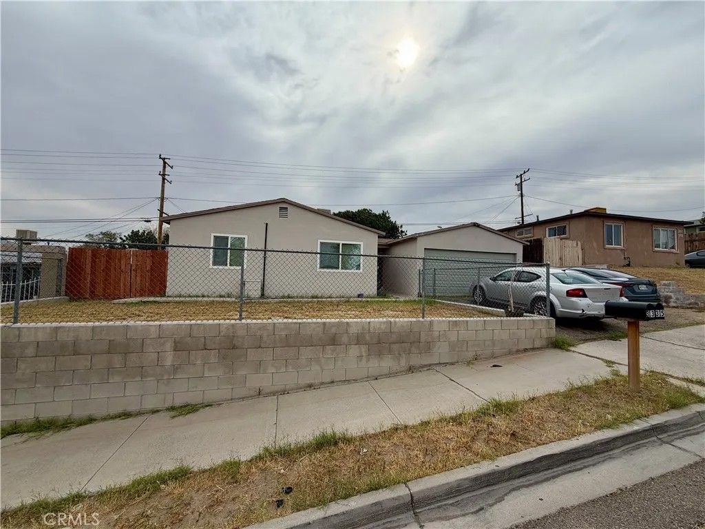 Photo of 313 Maxine Ave, Barstow, CA 92311 (MLS # PW26071515)