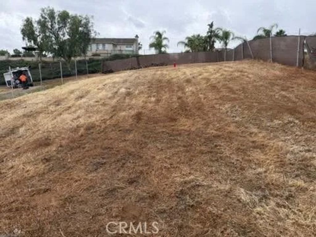 Photo of 0 Runner Ridge, Riverside, CA 92503 (MLS # CV26083970)
