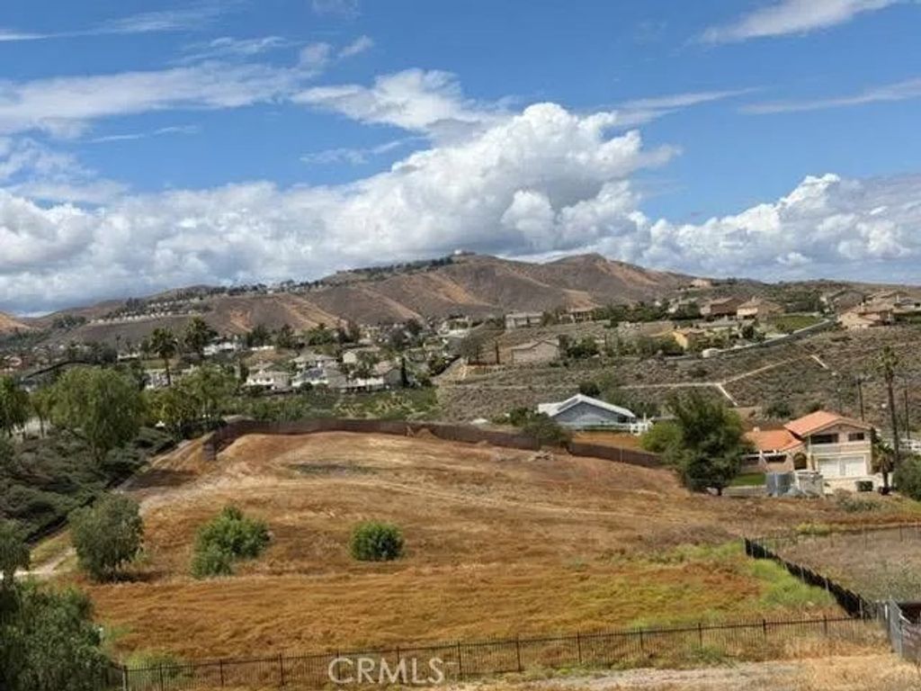 Photo of 0 Runner Ridge, Riverside, CA 92503 (MLS # CV26083970)