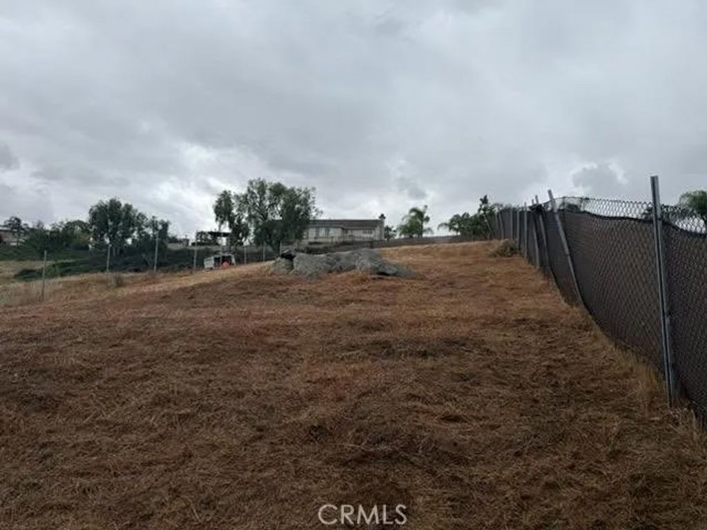 Photo of 0 Runner Ridge, Riverside, CA 92503 (MLS # CV26083970)