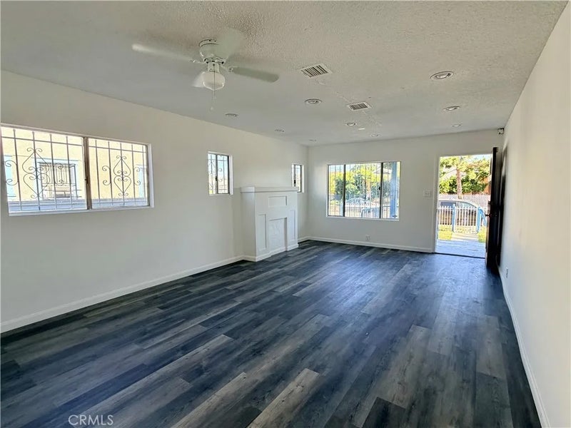 1223 W 69th