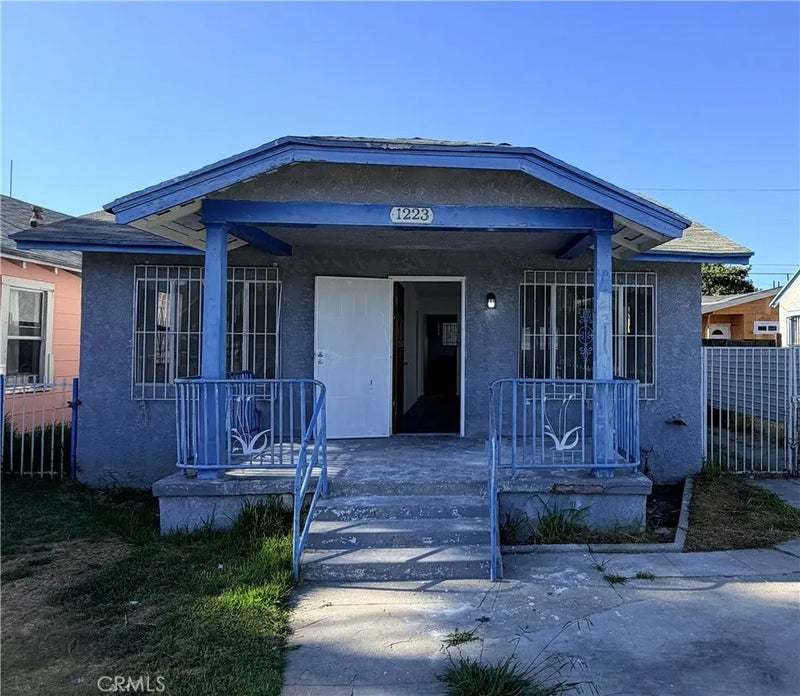 1223 W 69th