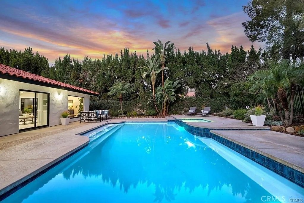 Photo of 23124 Park Contessa, Calabasas, CA 91302 (MLS # SR26097792)