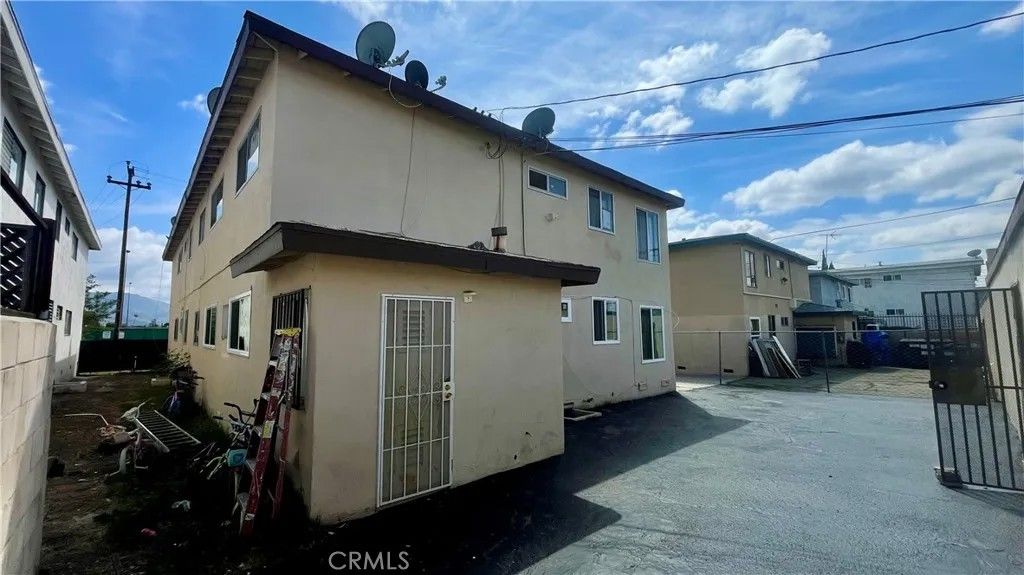 Photo of 7245 Bakman Ave, Sun Valley, CA 91352 (MLS # SR26071248)