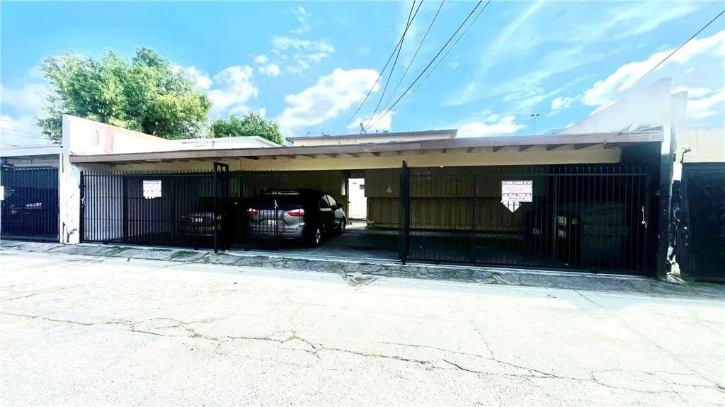 Photo of 7245 Bakman Ave, Sun Valley, CA 91352 (MLS # SR26071248)