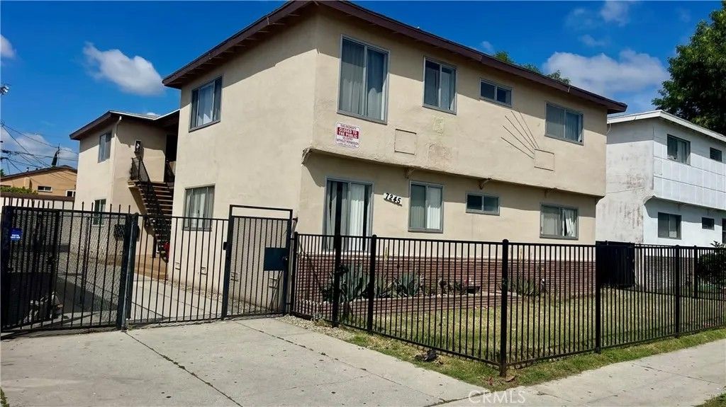 Photo of 7245 Bakman Ave, Sun Valley, CA 91352 (MLS # SR26071248)