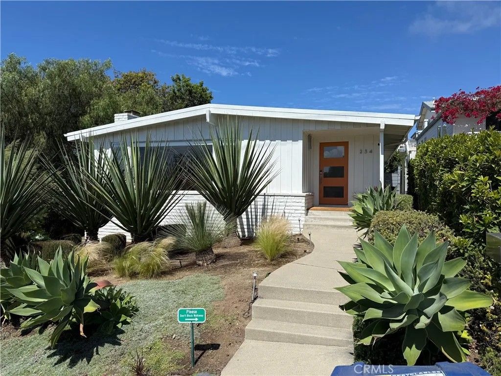 Photo of 234 La Brea St, Laguna Beach, CA 92651 (MLS # LG26090198)