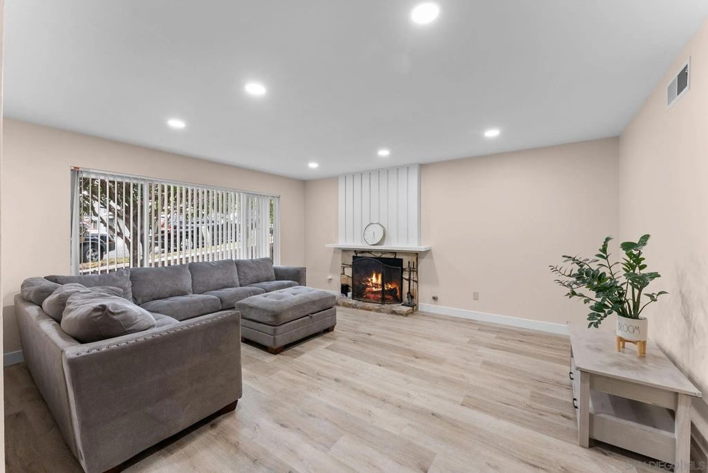 Photo of 2134 Via Robles, Oceanside, CA 92054 (MLS # 260012975)