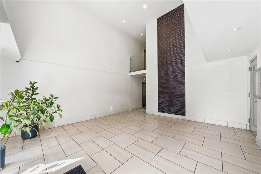 Photo of 1045 N Kings Road #104, West Hollywood, CA 90069 (MLS # NP26008726)