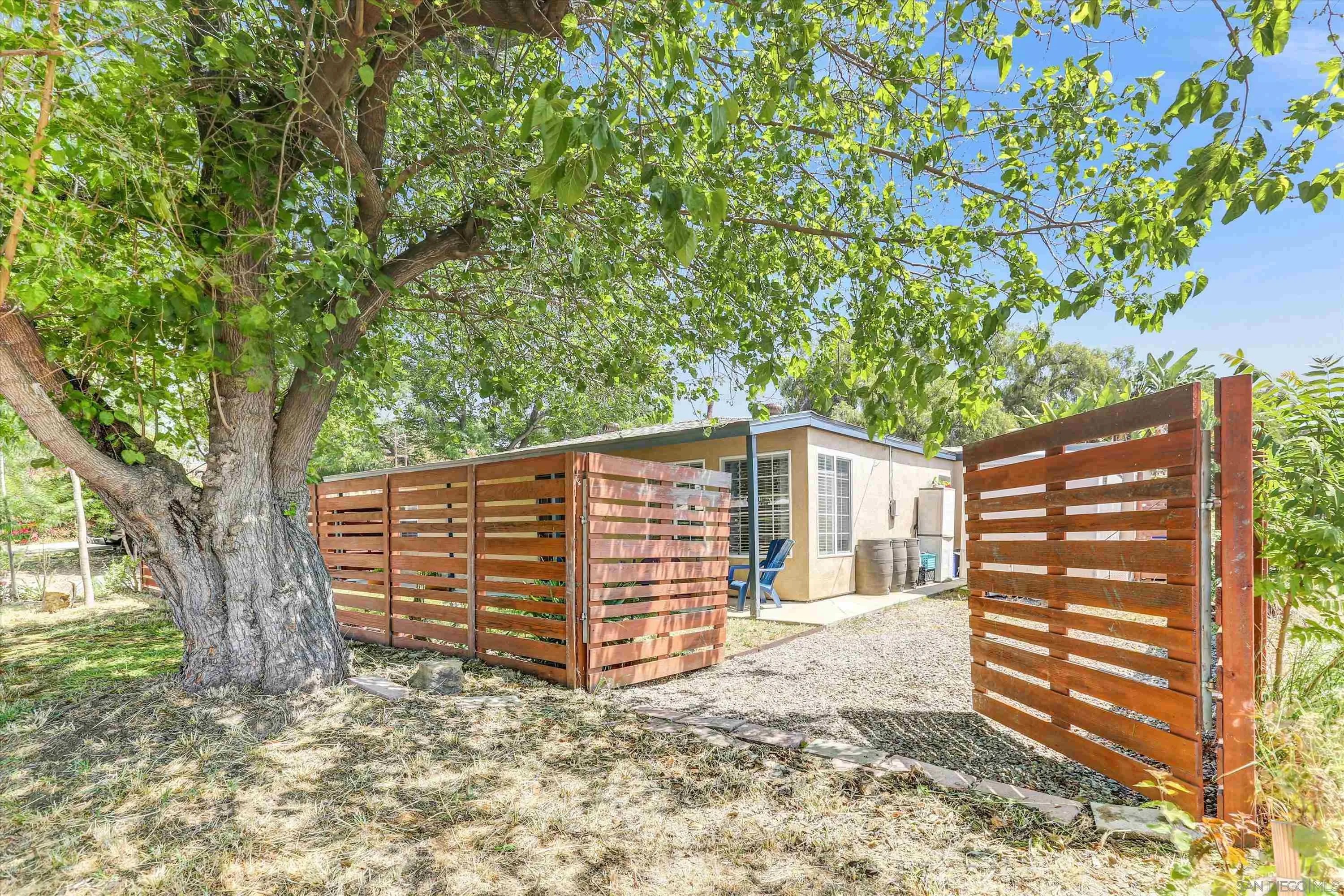 2731 Bancroft
