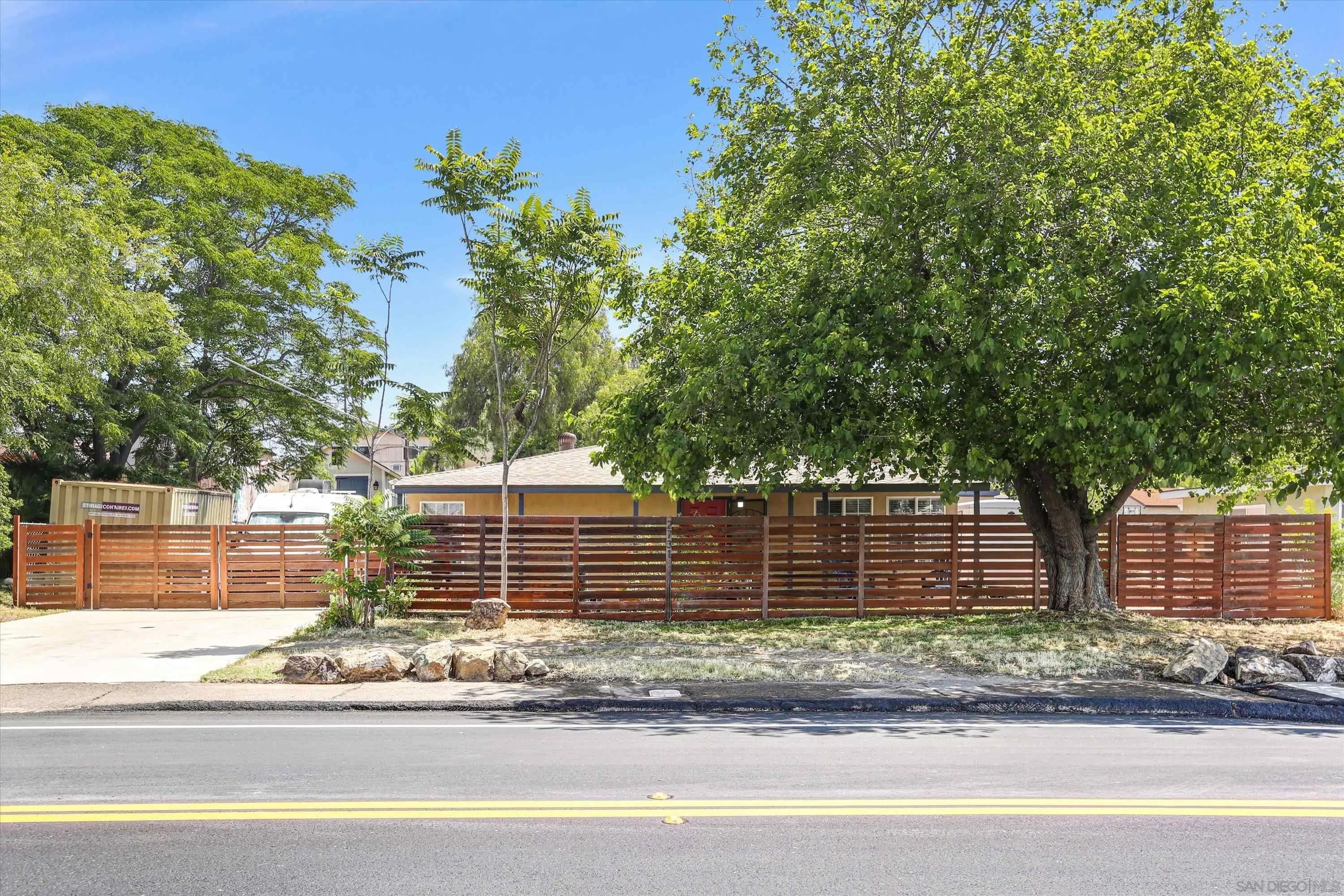 2731 Bancroft
