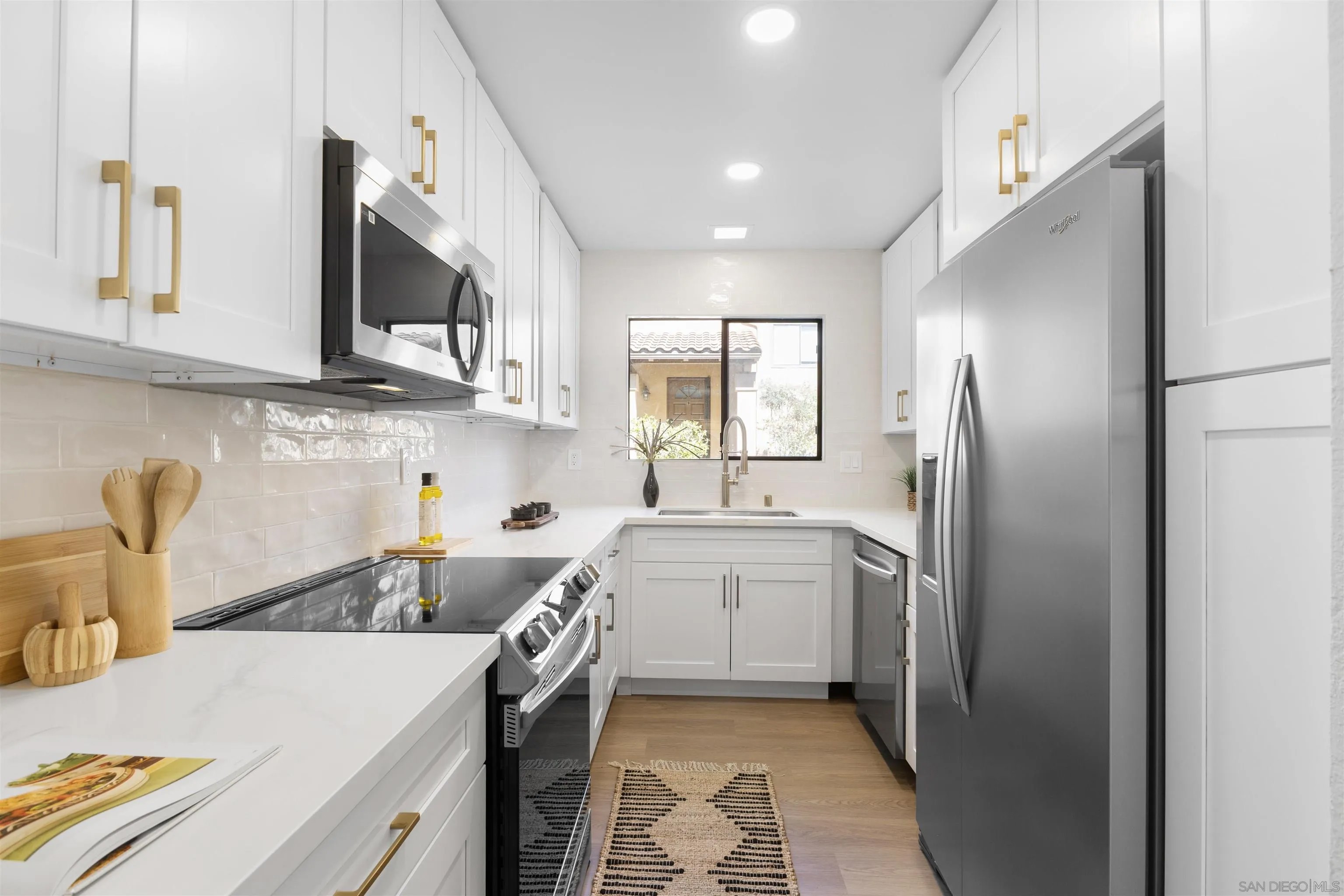 5878 Mission Center A