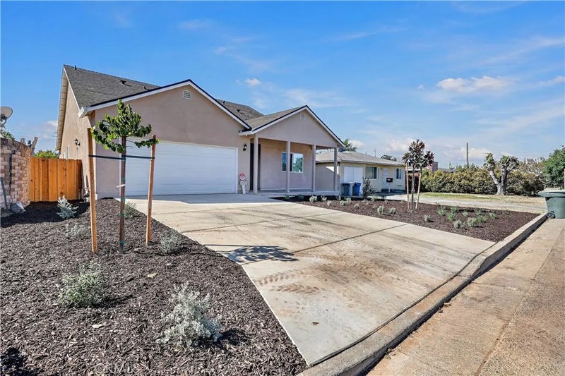1038 W 24th