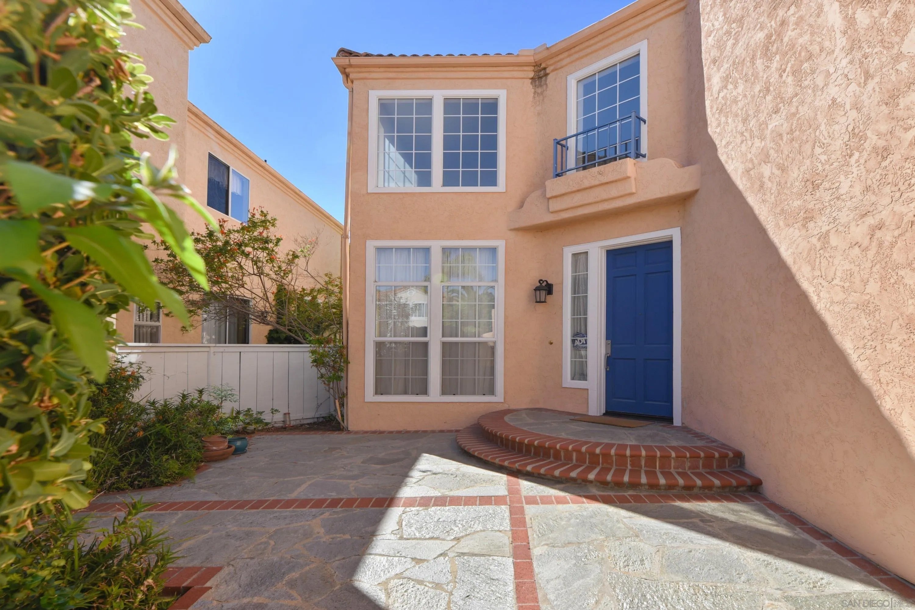 17964 Pueblo Vista Ln