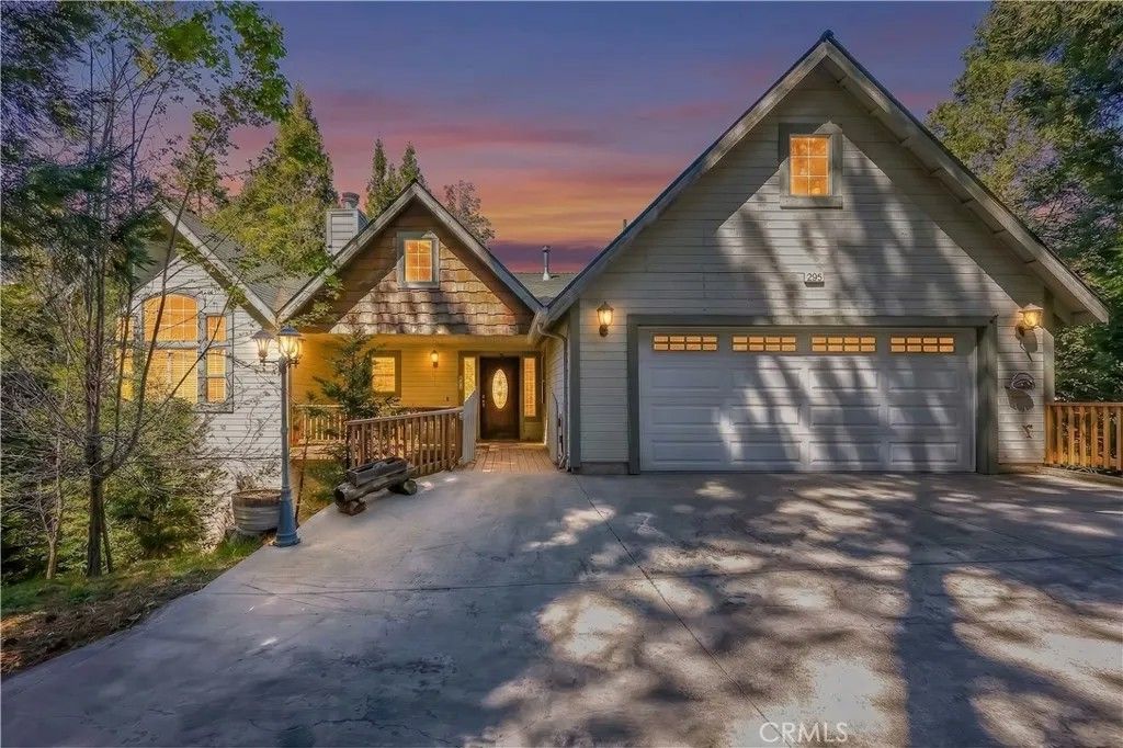 Photo of 295 Fairway Drive, Lake Arrowhead, CA 92352 (MLS # IV26074268)