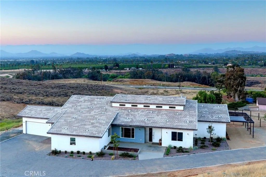 Photo of 9449 Equestrian Drive, Riverside, CA 92503 (MLS # IV26104141)