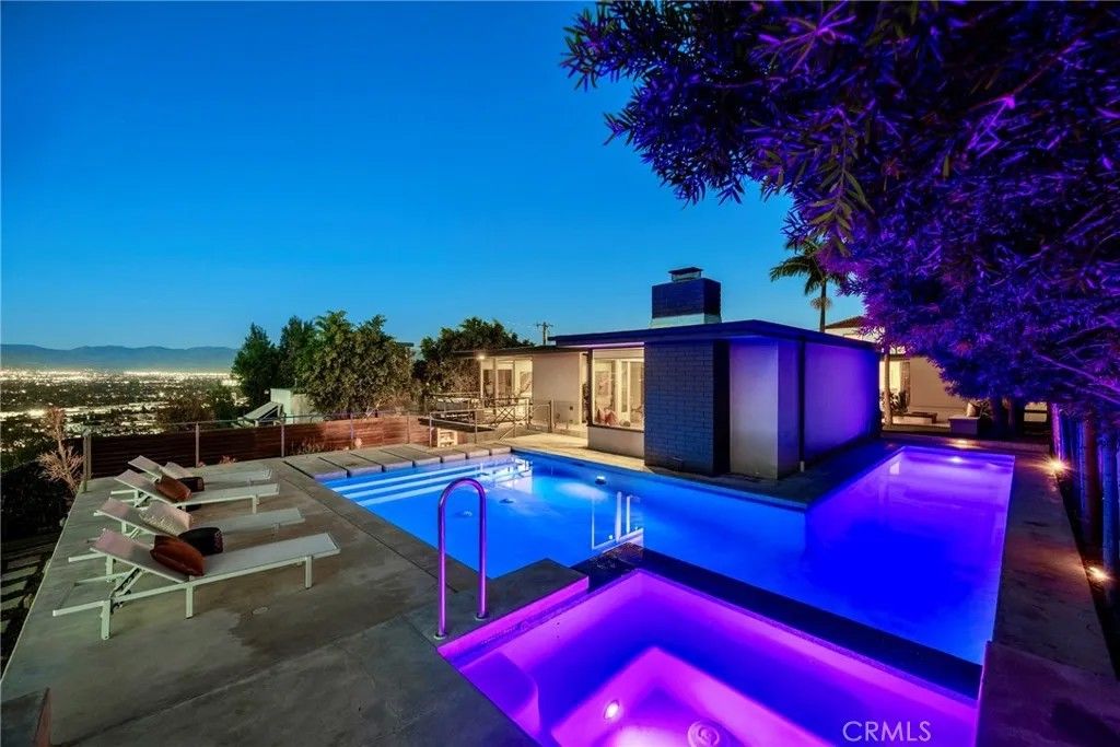 Photo of 3851 Beverly Ridge, Sherman Oaks, CA 91423 (MLS # SR26038574)