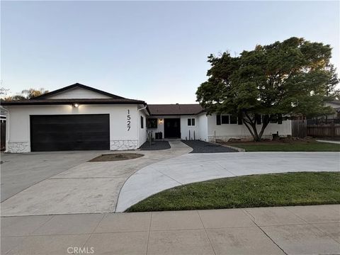 Photo of 1527 W Palo Alto Ave, Fresno, CA 93711 (MLS # SR26049191)