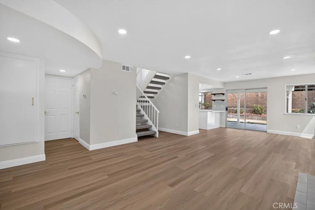 646 W Home