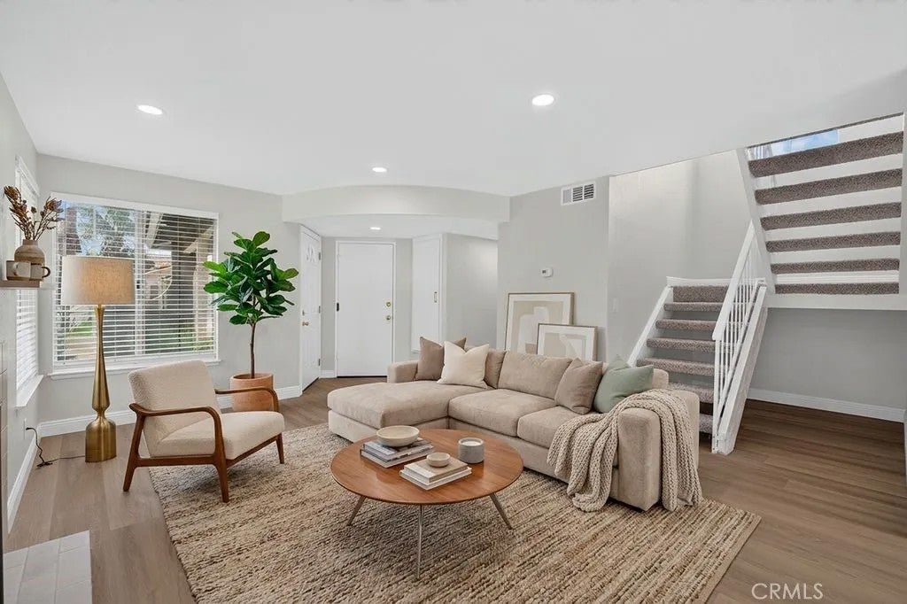 646 W Home