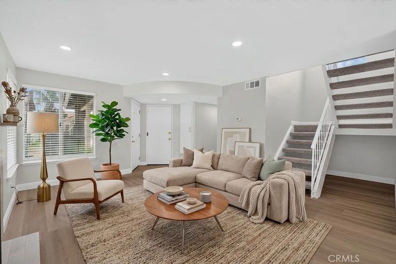 646 W Home