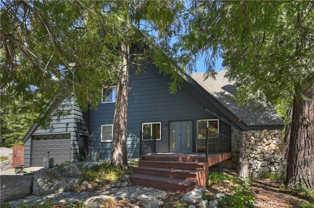 Photo of 27558 West Shore Road, Lake Arrowhead, CA 92352 (MLS # IG26071277)