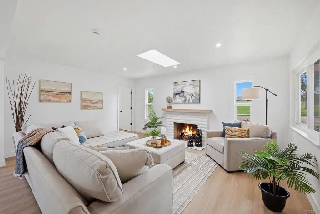 944 La Sombra Drive