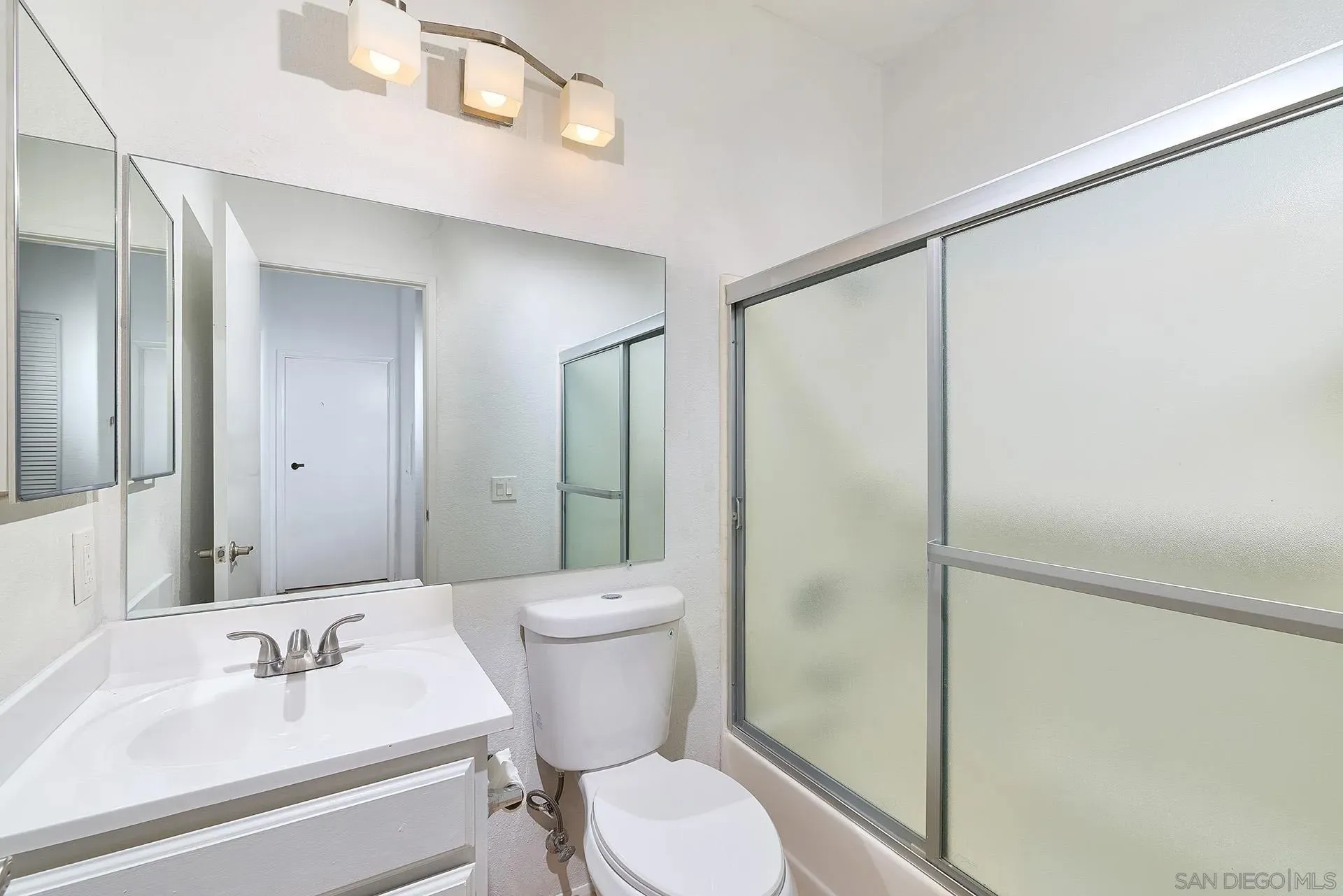 Oceanside, California 92058, United States, 2 Bedrooms Bedrooms, ,2 BathroomsBathrooms,Residential,Active,191677