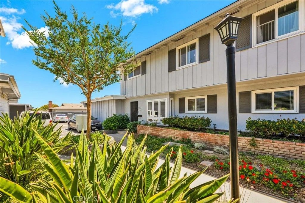 Photo of 1125 E 1st Street, Tustin, CA 92780 (MLS # PW26014734)