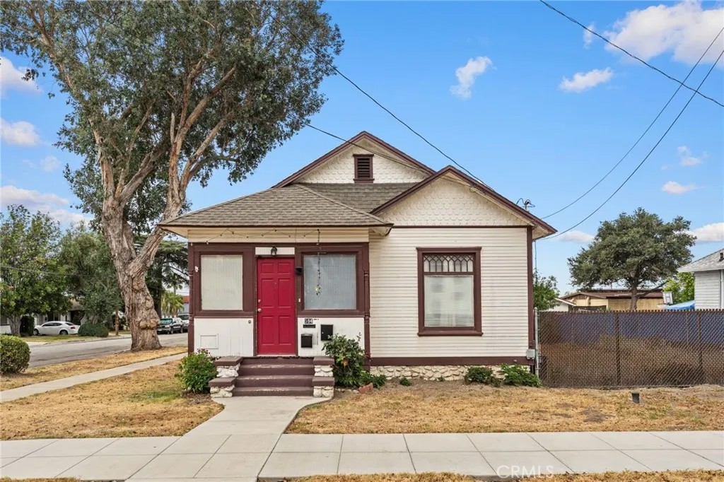 594 E 9th