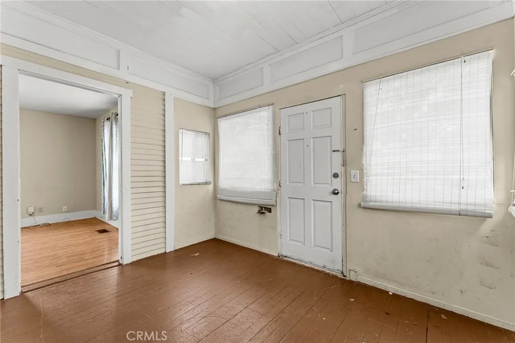 594 E 9th