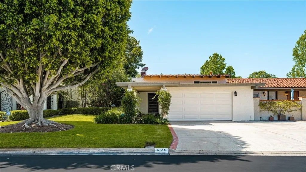 Photo of 525 Vista Flora, Newport Beach, CA 92660 (MLS # PW26097281)