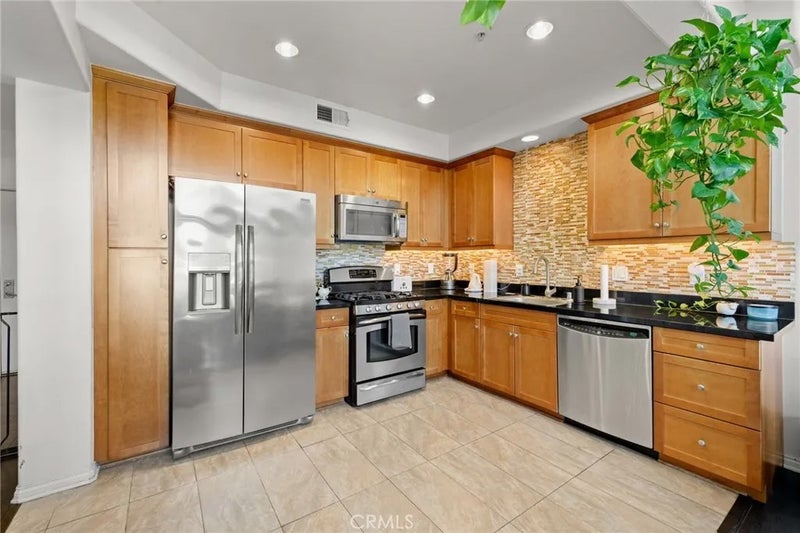 360 W Avenue 26 401