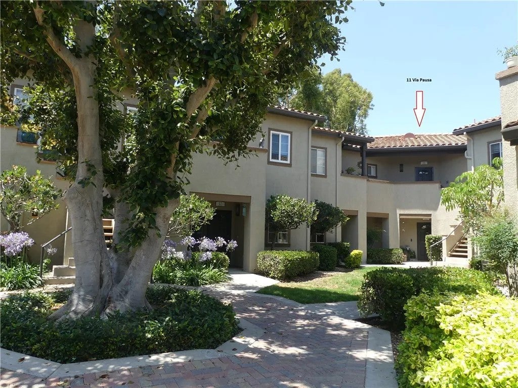 Photo of 11 Via Pausa, Rancho Santa Margarita, CA 92688 (MLS # OC26212151)