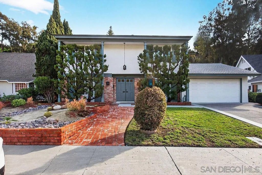 Photo of 5349 Vickie Dr, San Diego, CA 92109 (MLS # 260004048)