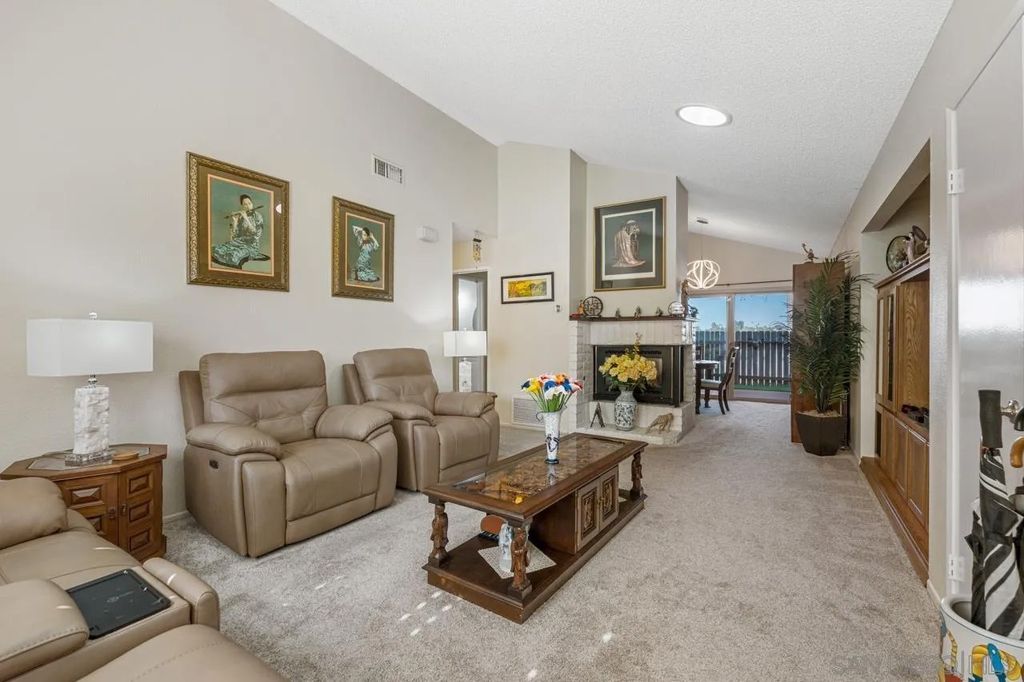 Photo of 724 Nob Circle, Vista, CA 92084 (MLS # 260002751)