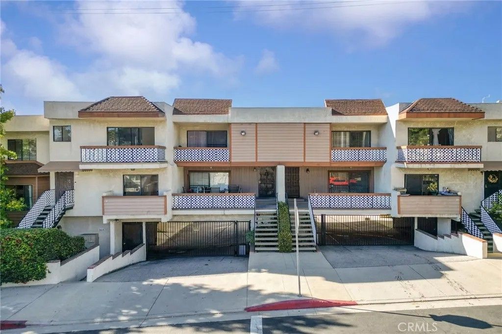 Photo of 10219 Pinewood #2, Tujunga, CA 91042 (MLS # IV25270240)