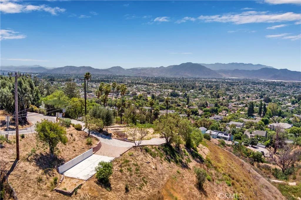 Photo of 375 W Highland Dr, Camarillo, CA 93010 (MLS # SR26161770)