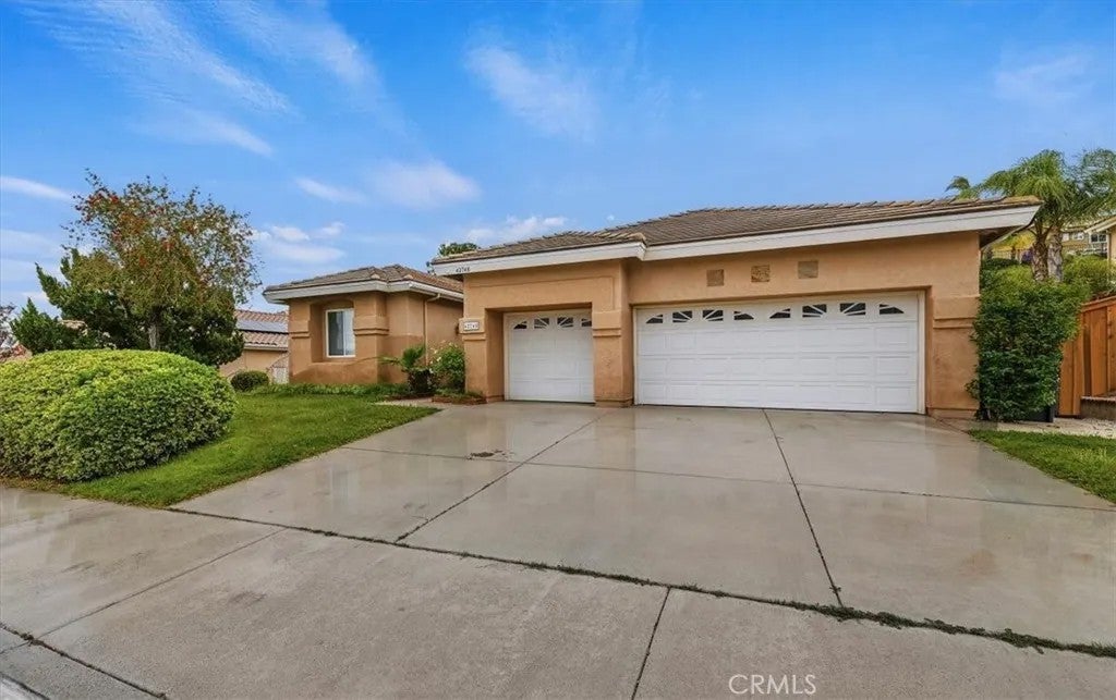 Photo of 42748 Mountain Shadow RD, Murrieta, CA 92562 (MLS # SW26113706)