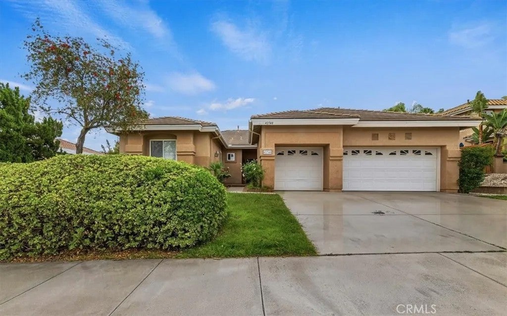 Photo of 42748 Mountain Shadow RD, Murrieta, CA 92562 (MLS # SW26113706)