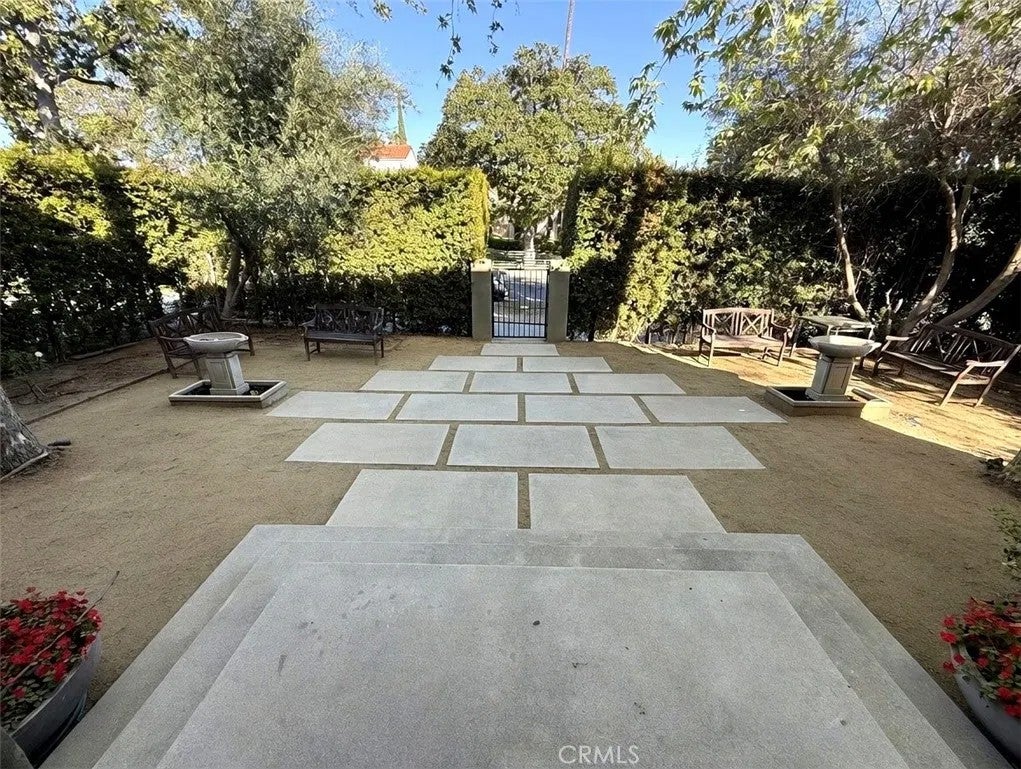 1901 N Catalina