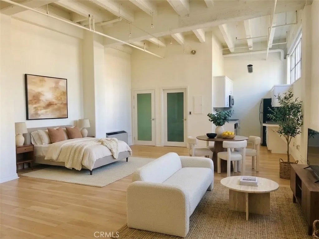 Photo of 312 W 5th Street #926, Los Angeles, CA 90013 (MLS # SR26164873)