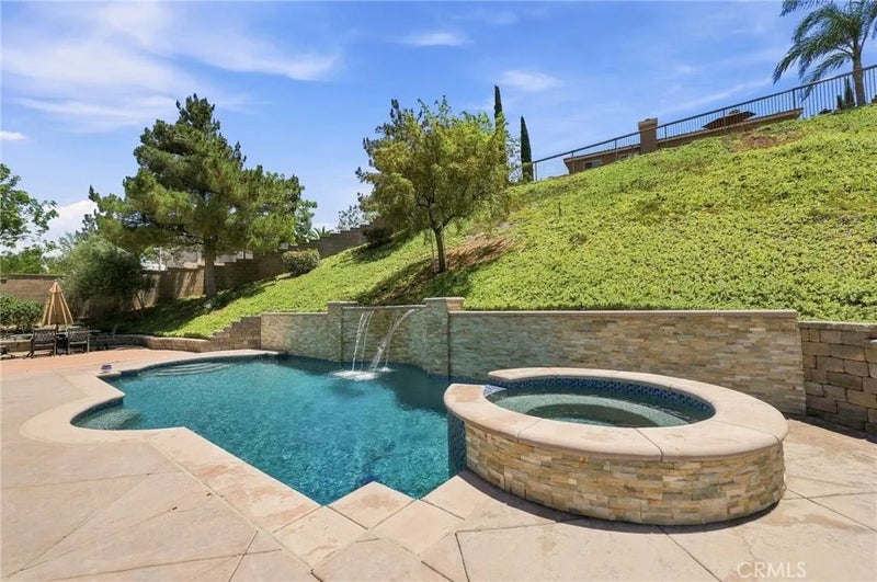 17213 Noble View
