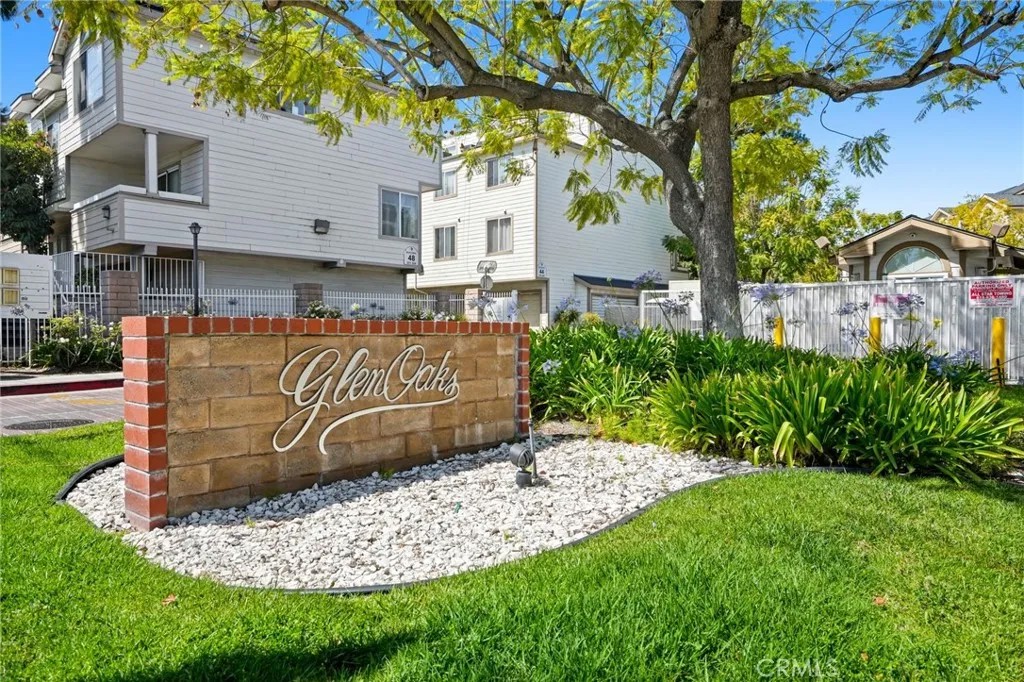 11150 Glenoaks Boulevard 306